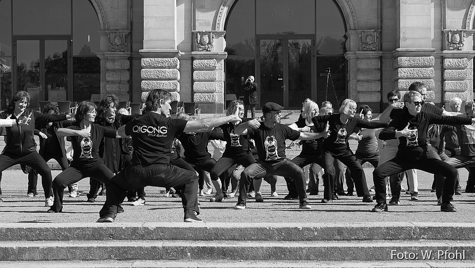 zeigen am Welt Taiji und Qigong Tag